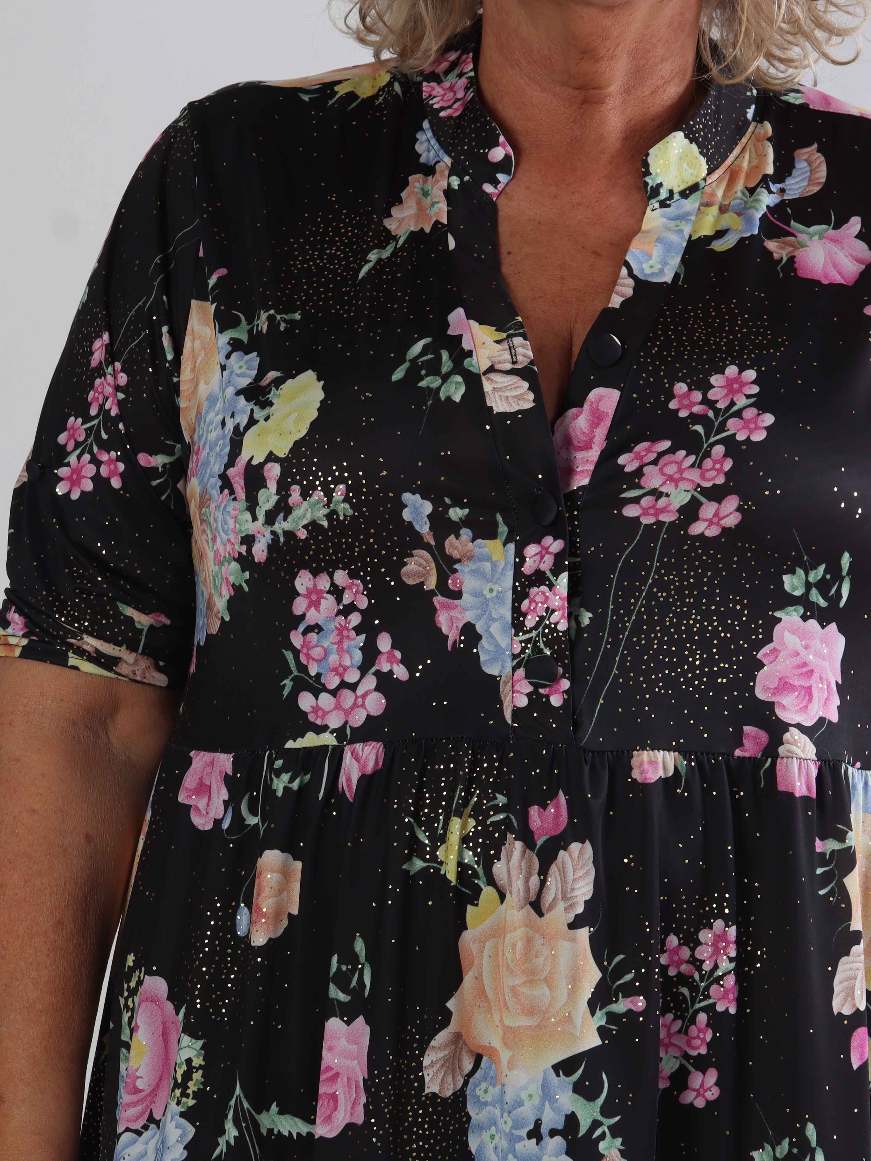 Milano Bouquet Midi - Plus size kjole med smukt blomsterprint og diskret guldglimmer